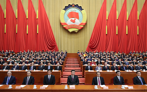 3月3日，中國(guó)人民政治協(xié)商會(huì)議第十三屆全國(guó)委員會(huì)第二次會(huì)議在北京人民大會(huì)堂開(kāi)幕。這是習(xí)近平、李克強(qiáng)、栗戰(zhàn)書(shū)、王滬寧、趙樂(lè)際、韓正、王岐山在主席臺(tái)就座